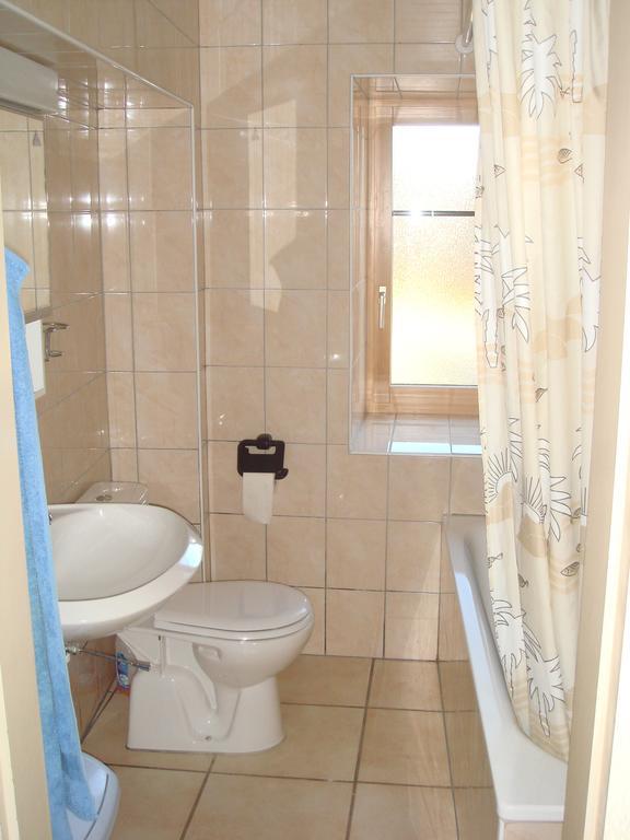 B&B La Ferme De Pouillerel La Chaux De Fonds Rom bilde